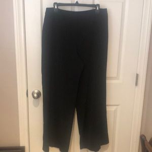 St. John Woman’s Caviar Pants in Size 14